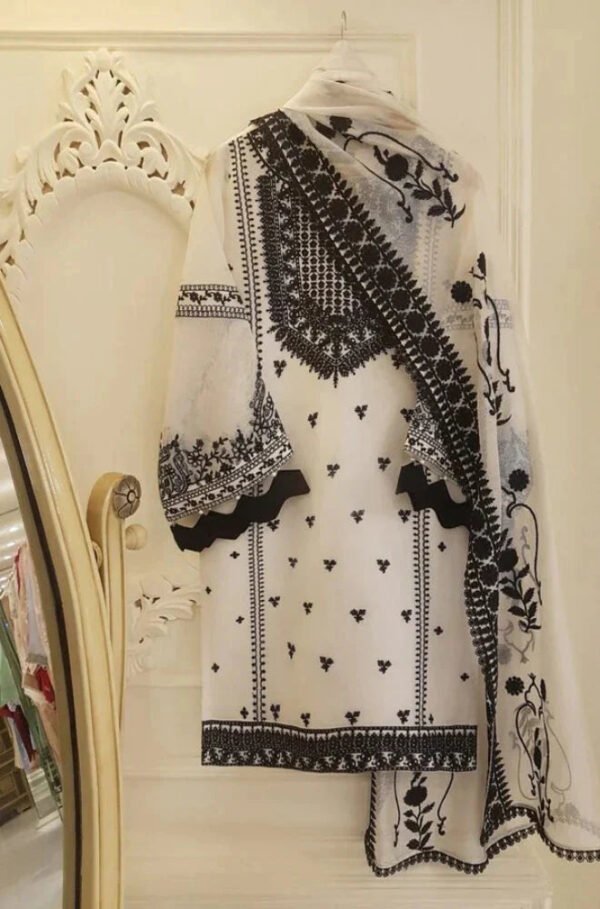 AGHA NOOR-3Piece LAWN HEAVY EMBROIDERED SHIRT WITH EMBROIDERED BAMBER CHIFFON DUPATTA-ORC-024